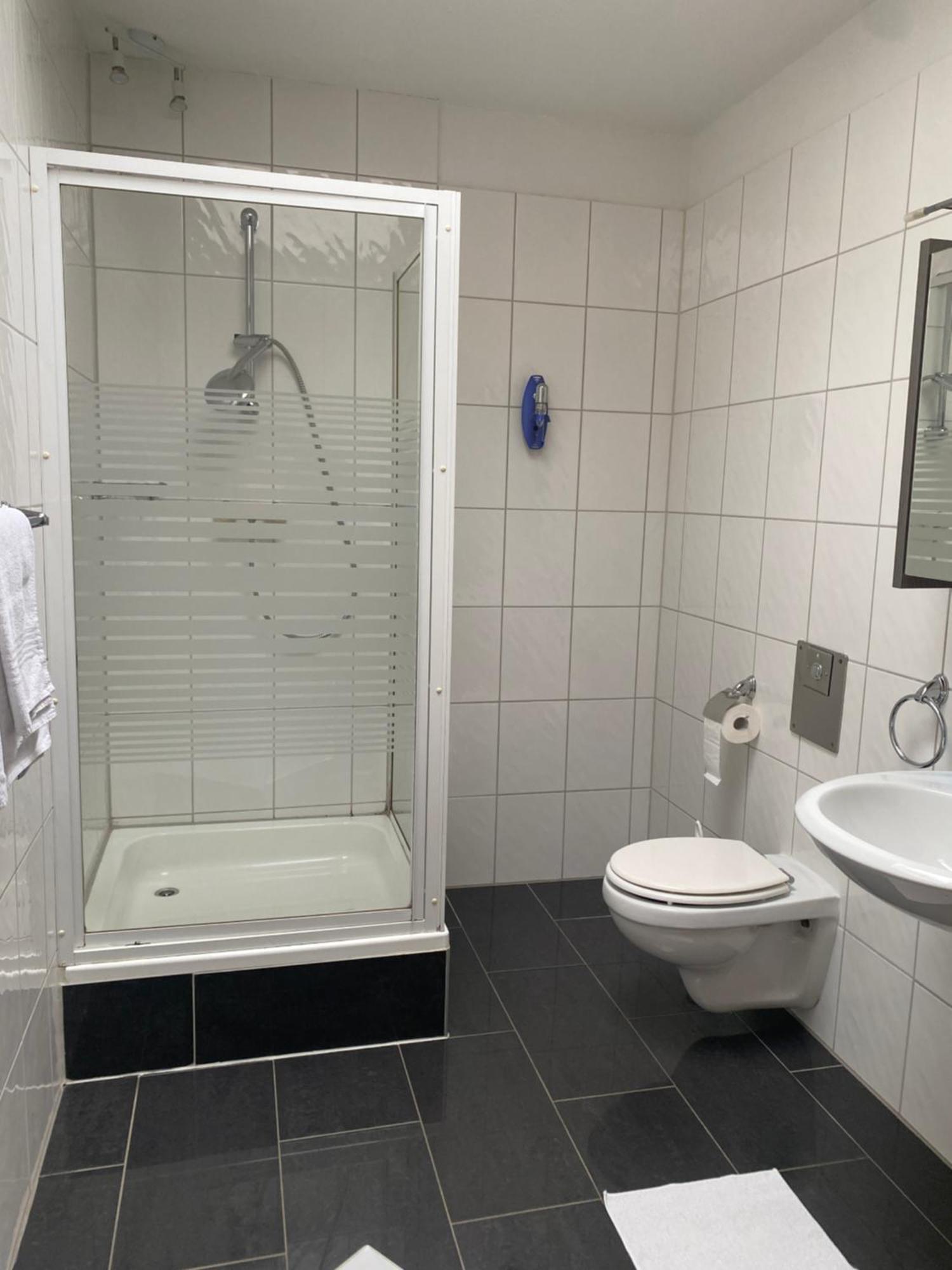 Hotel Gaestezimmer Gasthof Becker Wulfrath Exteriér fotografie